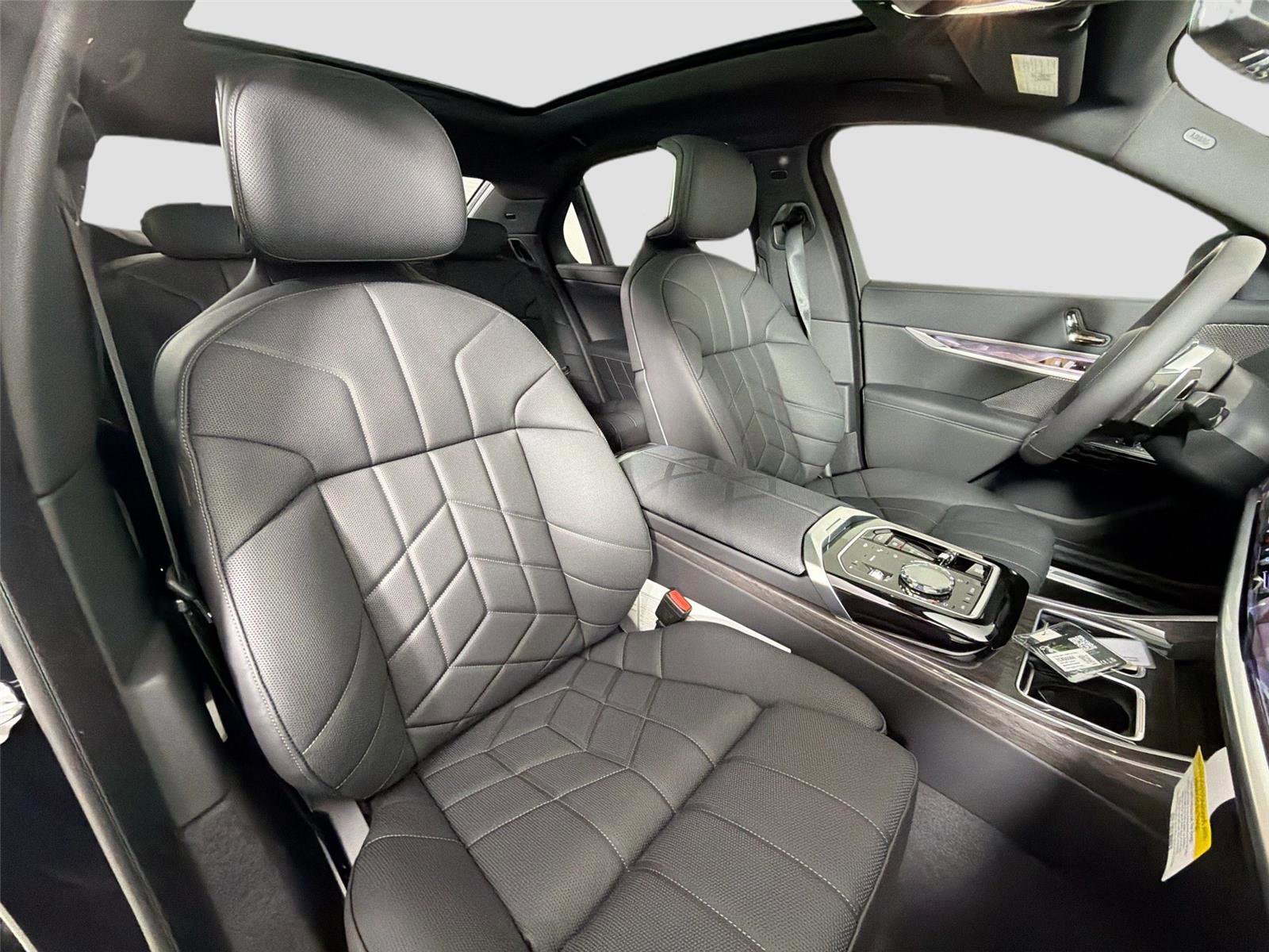 New 2026 BMW 750e xDrive w/ Executive Package AWD/4WD image 27