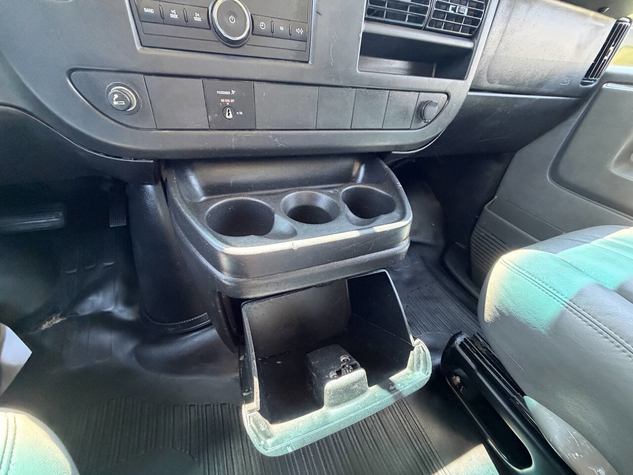 Used 2011 Chevrolet Express 3500 RWD image 43