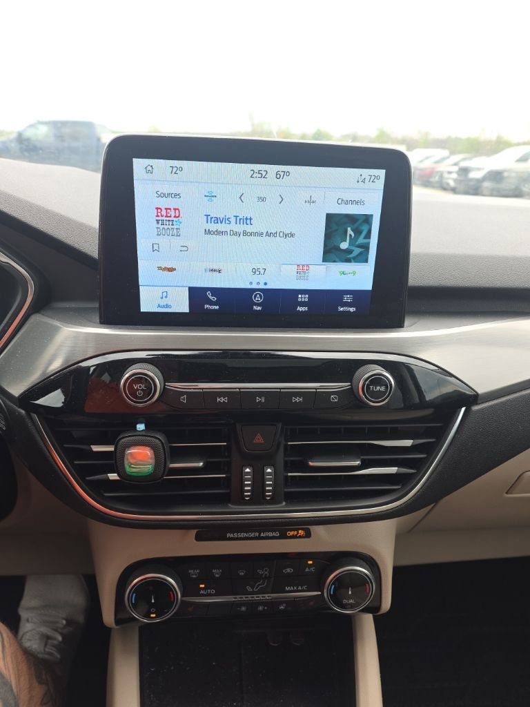 Used 2022 Ford Escape Titanium w/ Class II Trailer Tow Package image 16