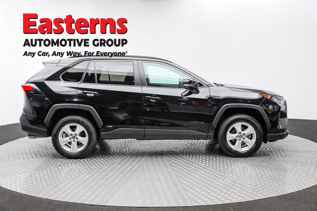 Used 2021 Toyota RAV4 LE image 4