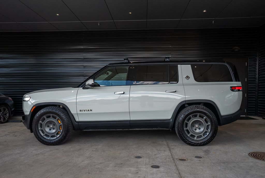 Used 2025 Rivian R1S Premium Dual AWD/4WD image 2