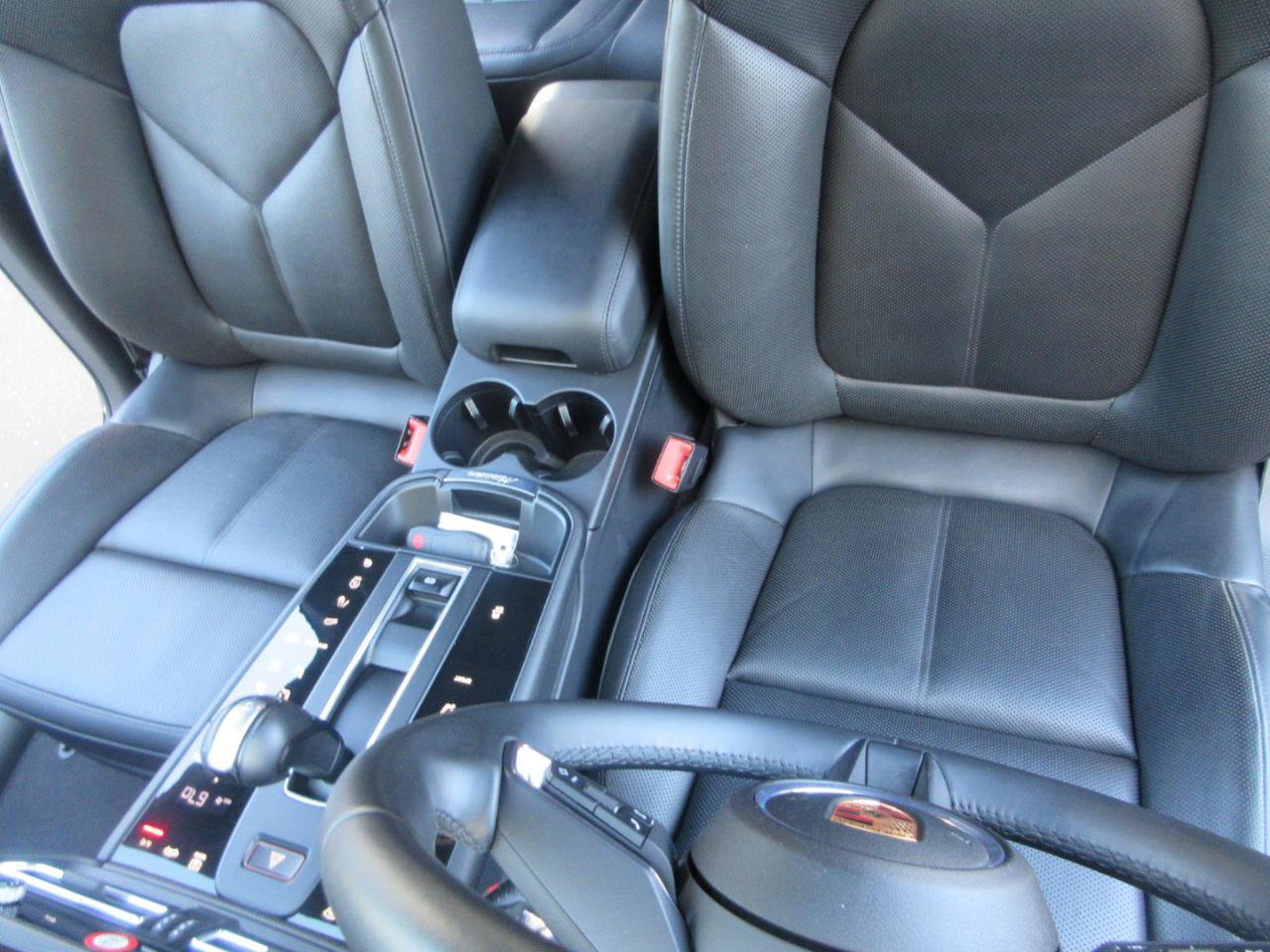 Used 2025 Porsche Macan w/ Premium Package Plus AWD/4WD image 16