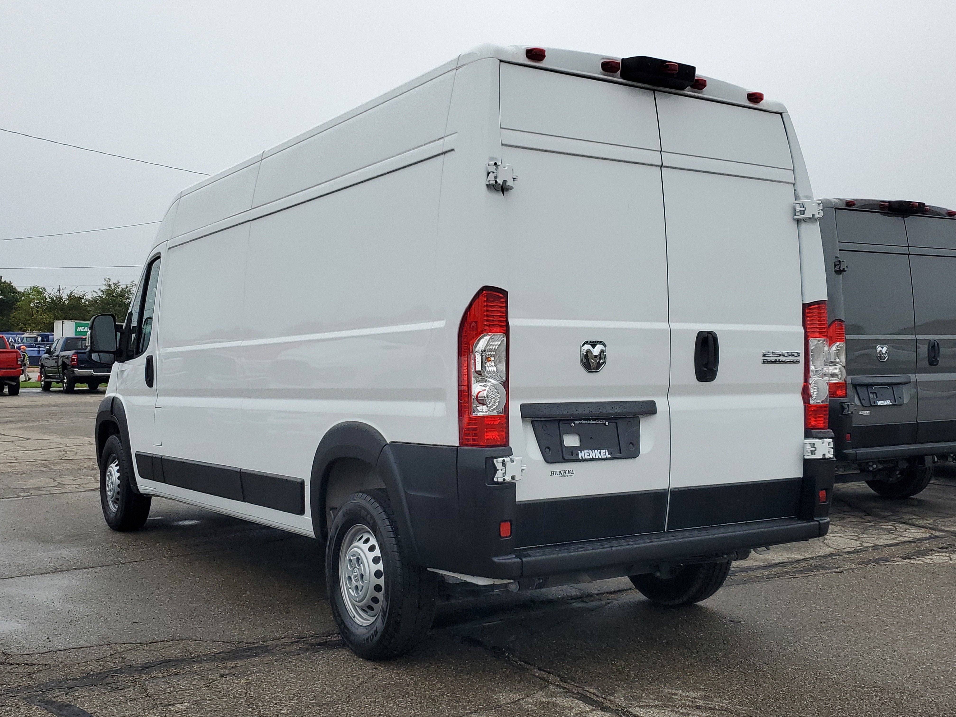 Used 2025 RAM ProMaster 2500 w/ Convenience Group image 3