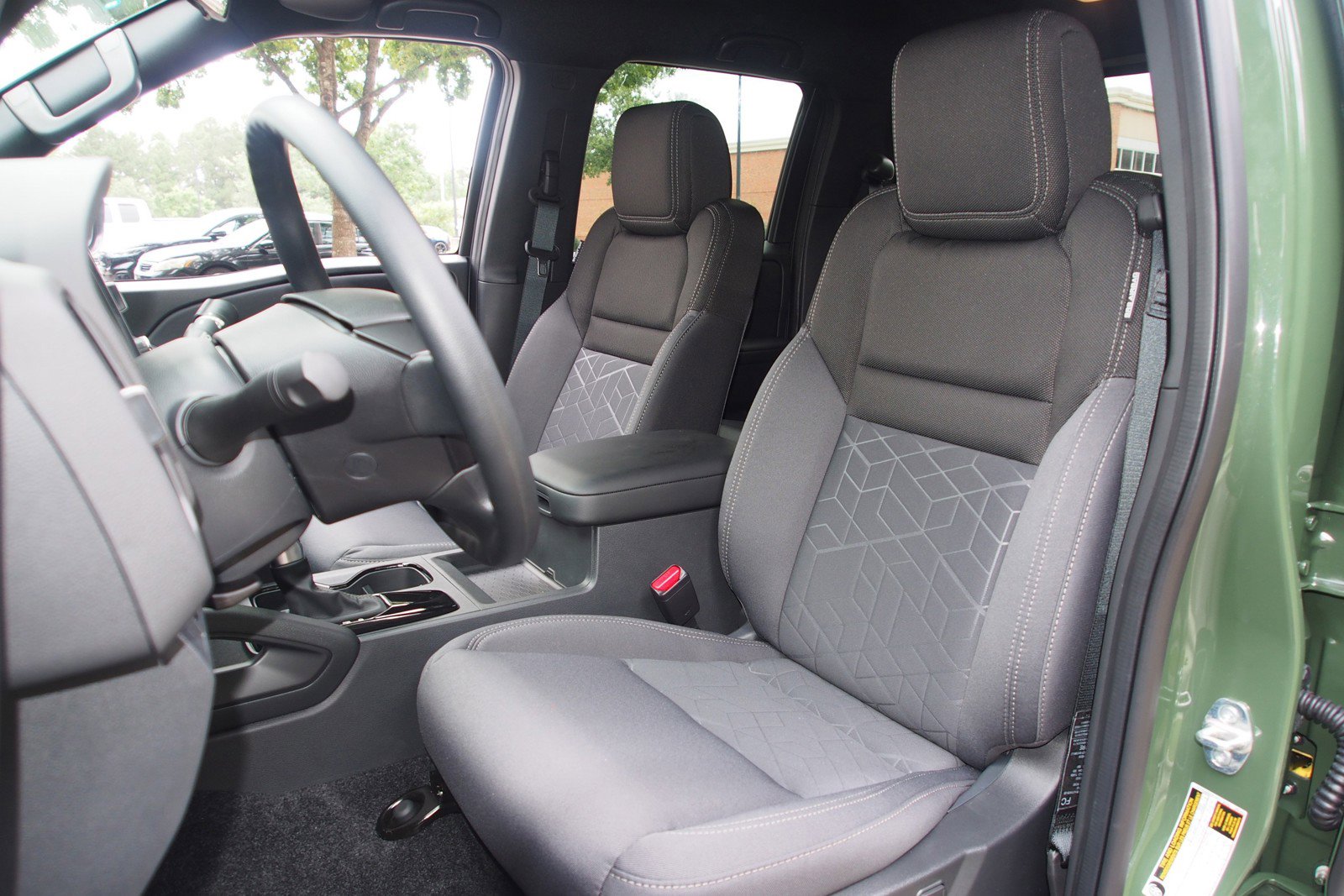 Used 2026 Nissan Frontier SV image 15