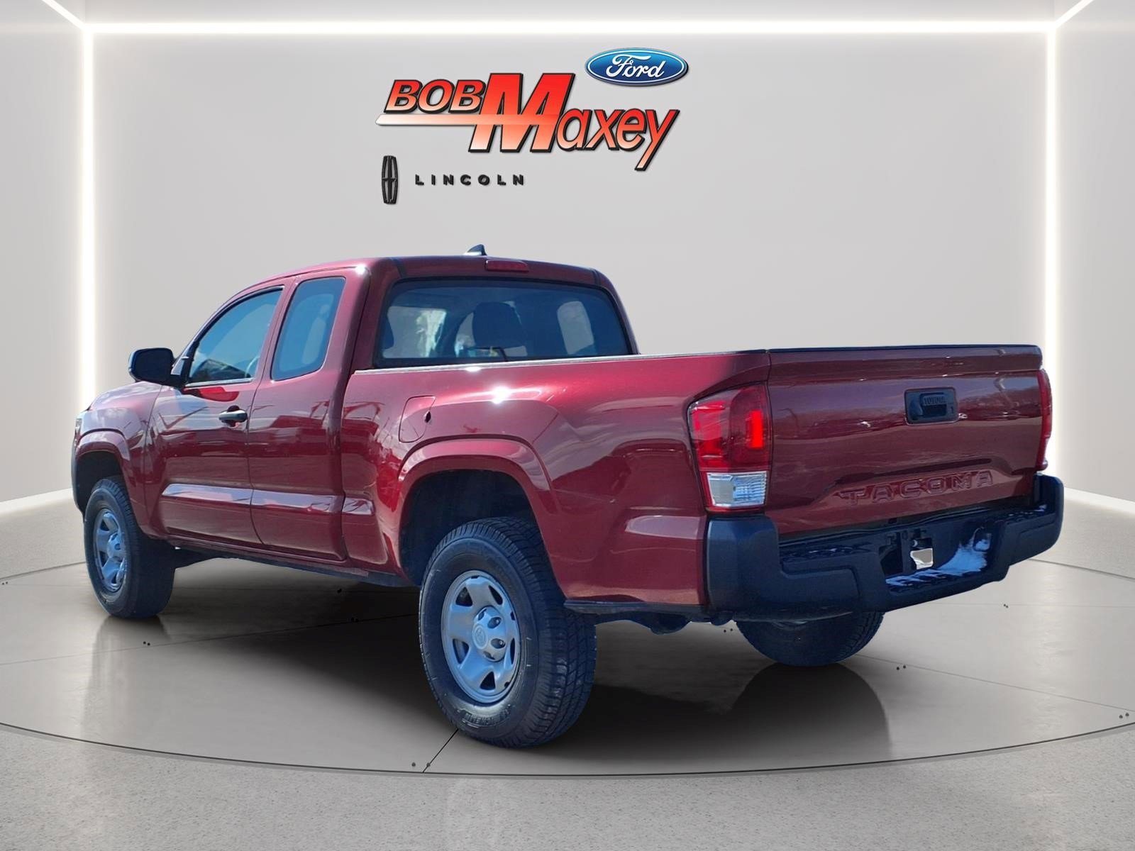 Used 2017 Toyota Tacoma SR image 7