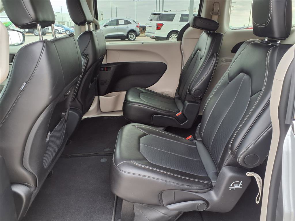 Used 2024 Chrysler Pacifica Touring-L image 27
