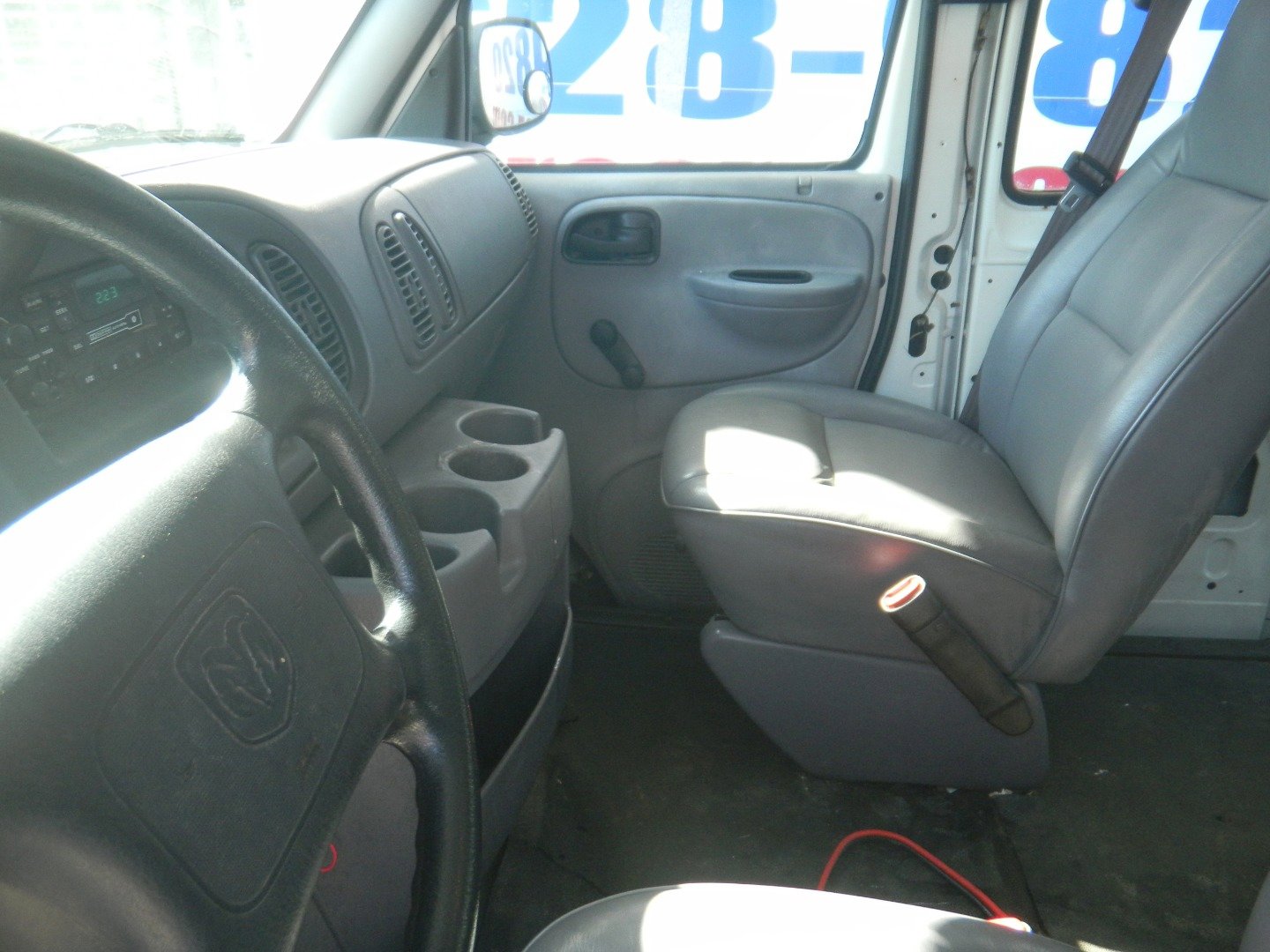 Used 2000 Dodge B1500 RWD image 15