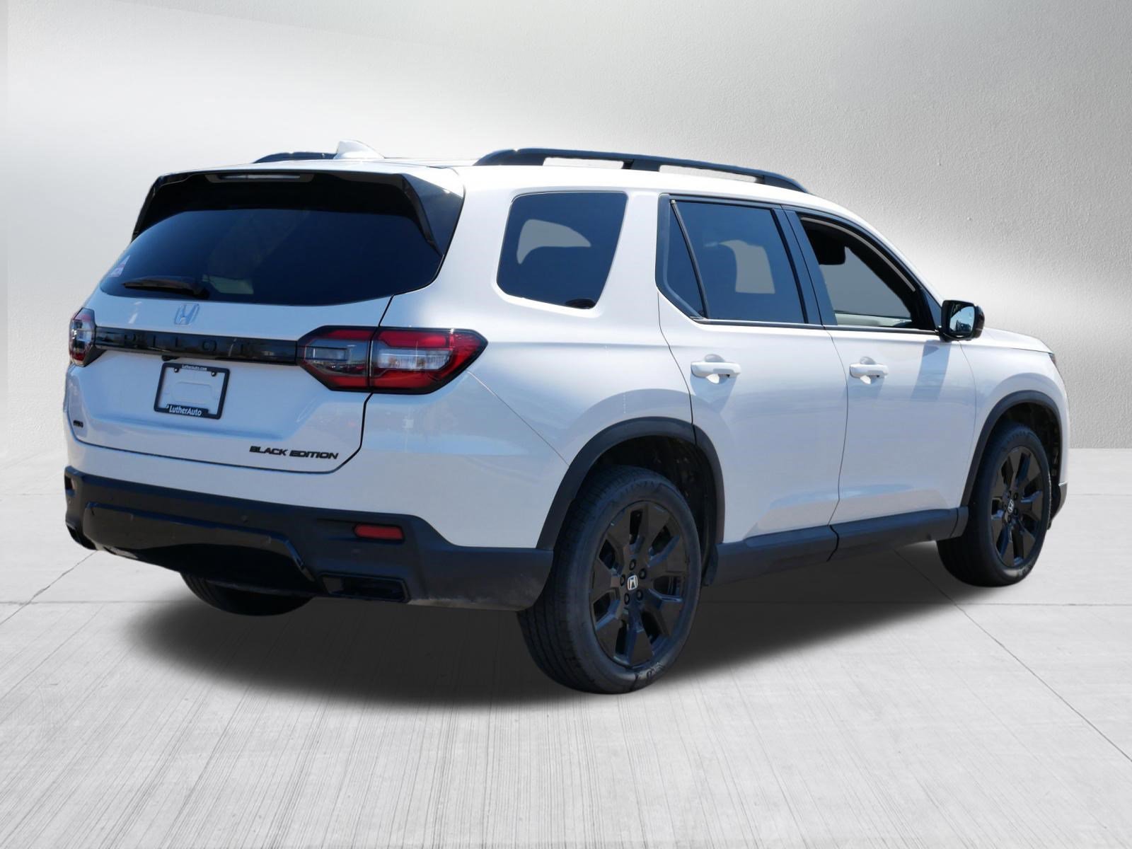 Certified 2026 Honda Pilot Black Edition image 7