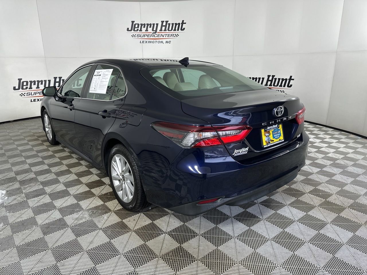 Used 2022 Toyota Camry LE image 6