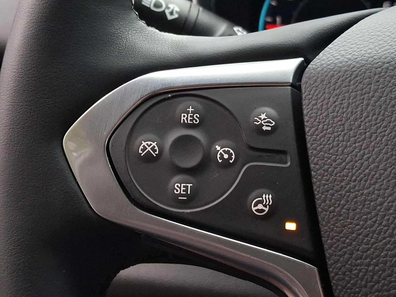 Used 2023 Chevrolet Traverse RS AWD/4WD image 19