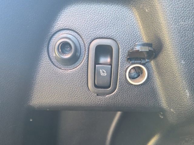 Used 2016 Subaru Forester 2.5i Touring w/ Eyesight & Navigation System image 14