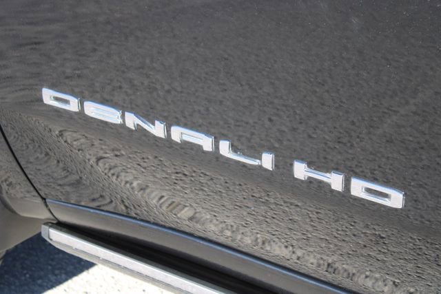 Used 2022 GMC Sierra 2500 Denali w/ Denali Black Diamond Edition image 18