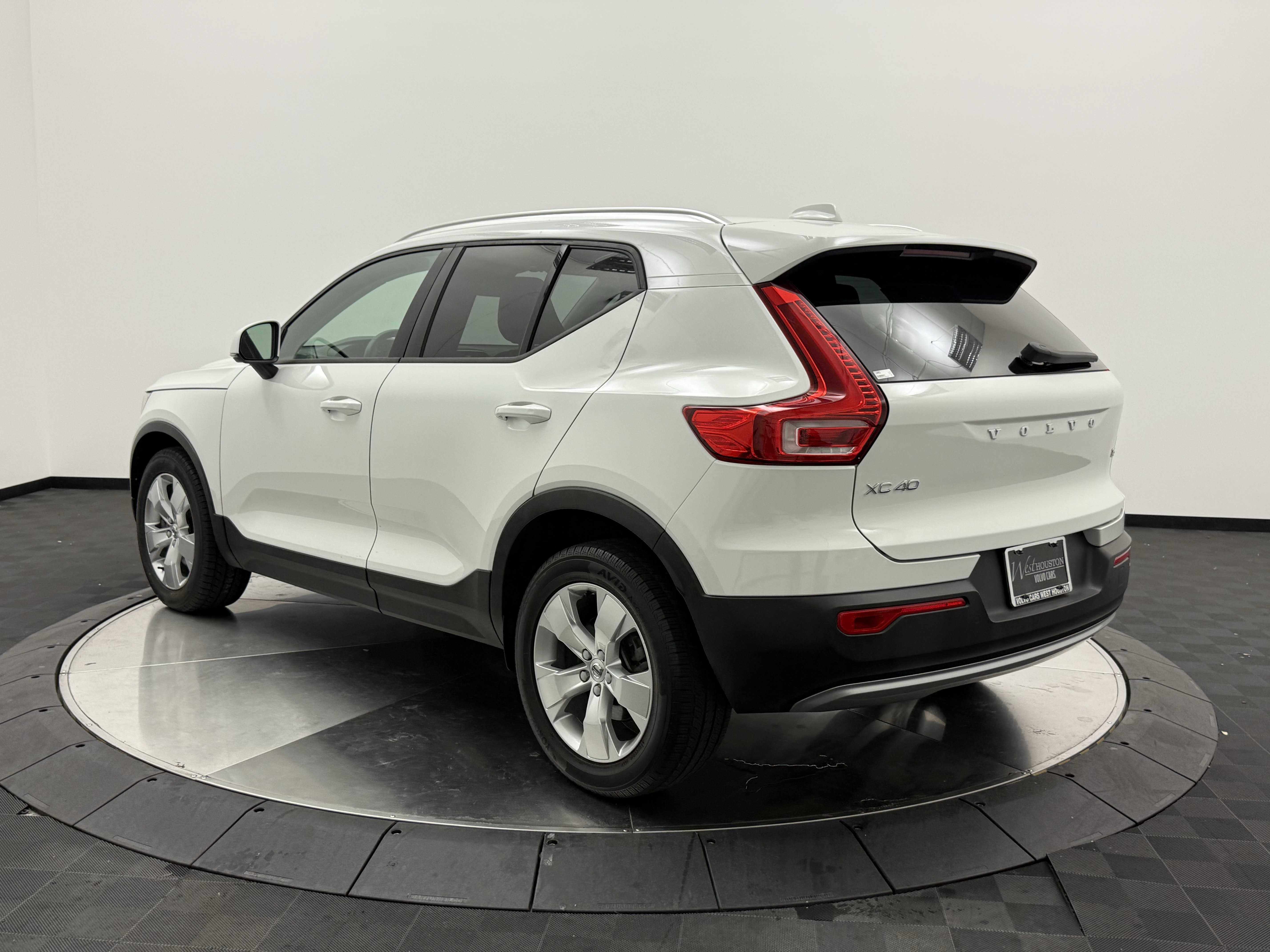 Used 2020 Volvo XC40 T5 Momentum AWD/4WD image 5