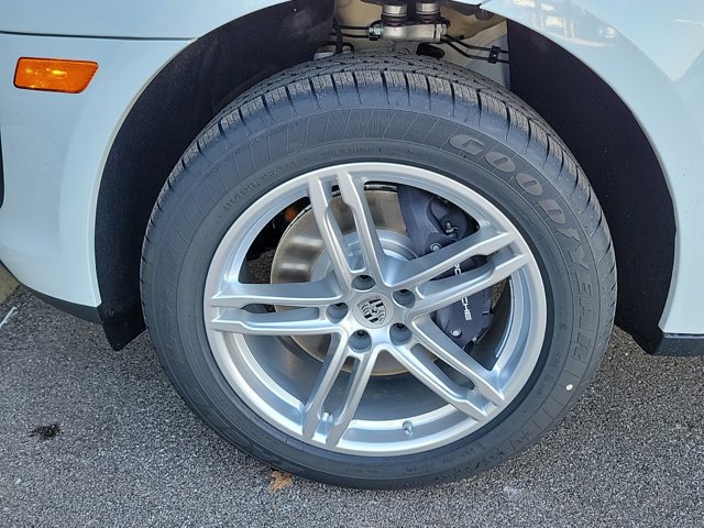 Used 2025 Porsche Macan image 14