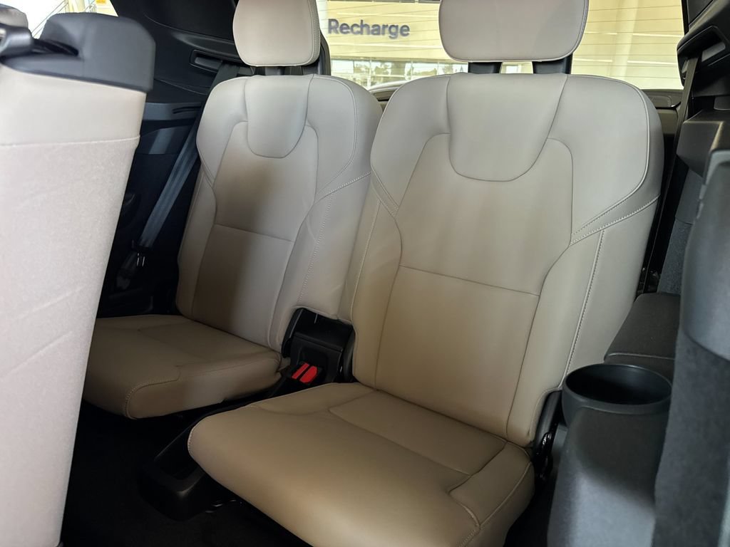 New 2026 Volvo XC90 T8 Plus AWD/4WD image 14