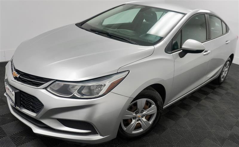 Used 2018 Chevrolet Cruze LS image 2