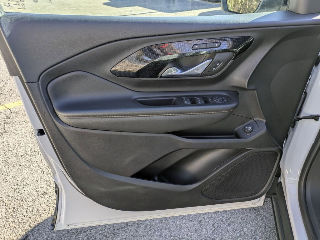 Used 2023 GMC Terrain AT4 image 9