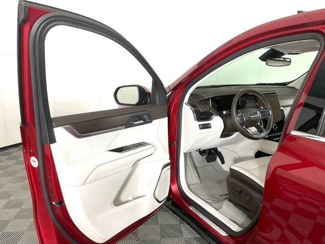 Used 2024 GMC Acadia Denali image 29