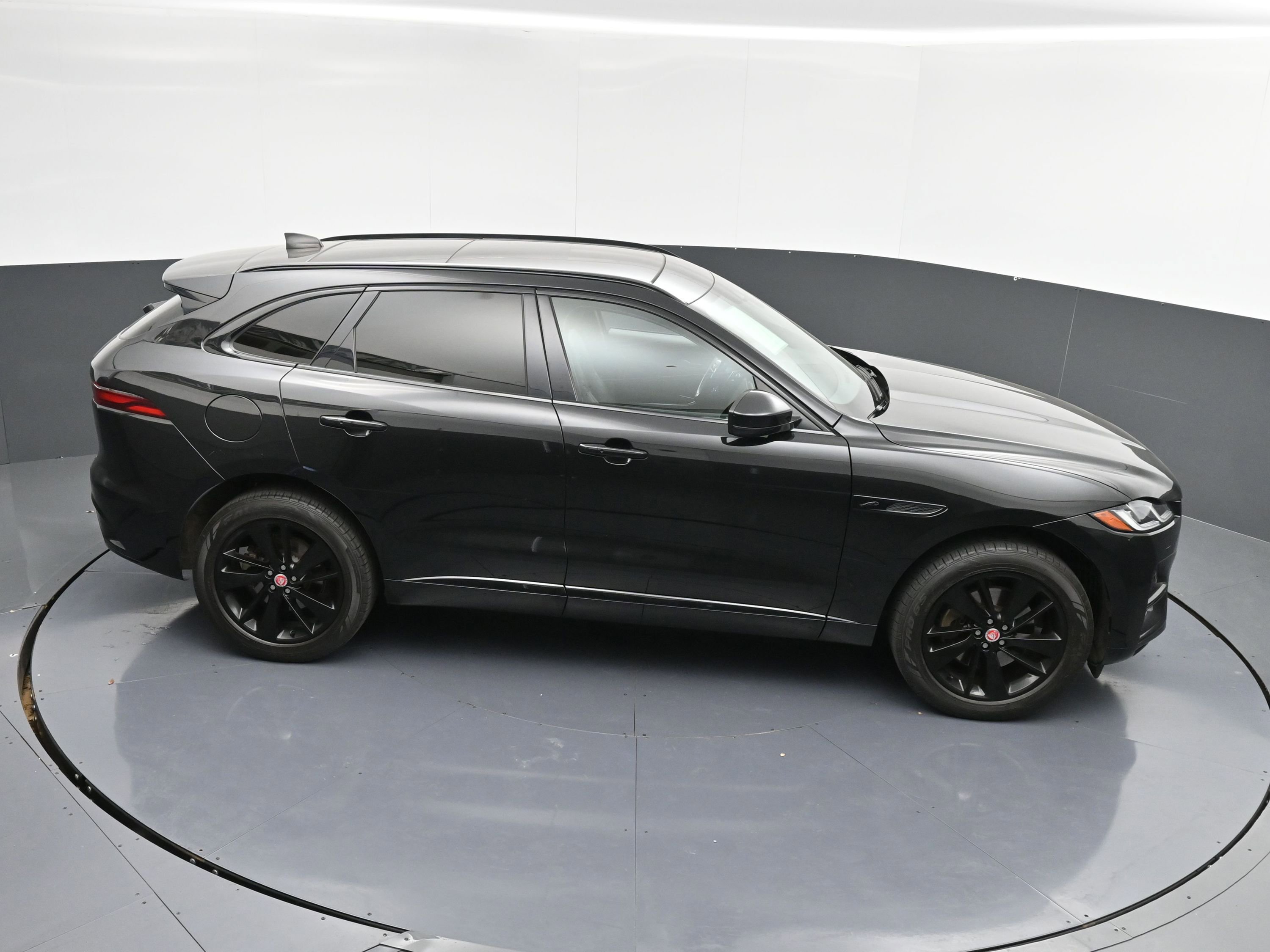 Used 2022 Jaguar F-PACE S image 41