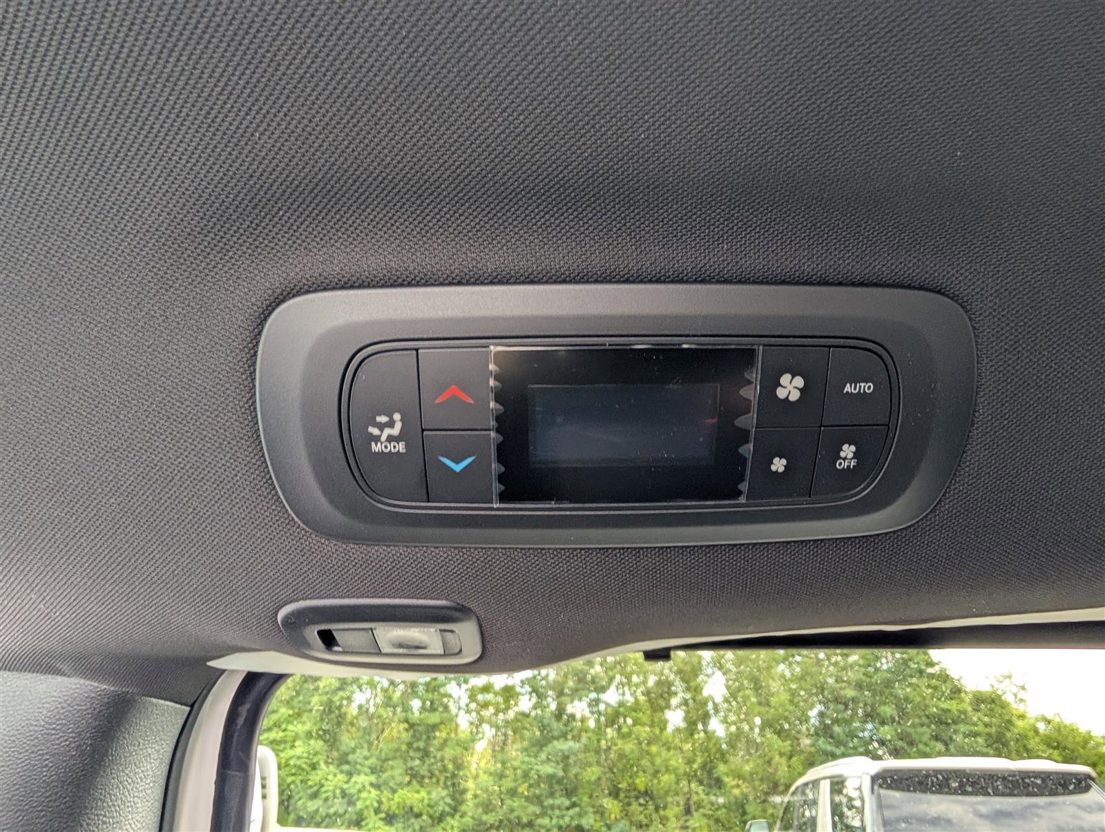 New 2026 Chrysler Pacifica Select image 12