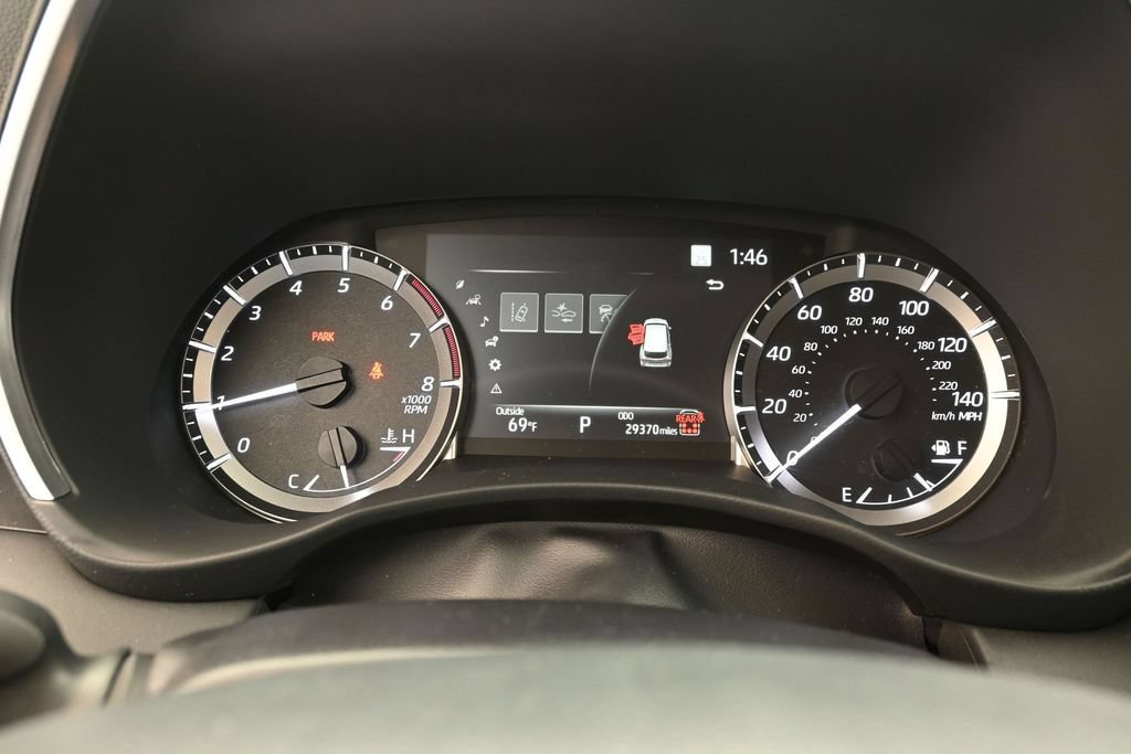 Used 2025 Toyota Highlander XLE AWD/4WD image 11