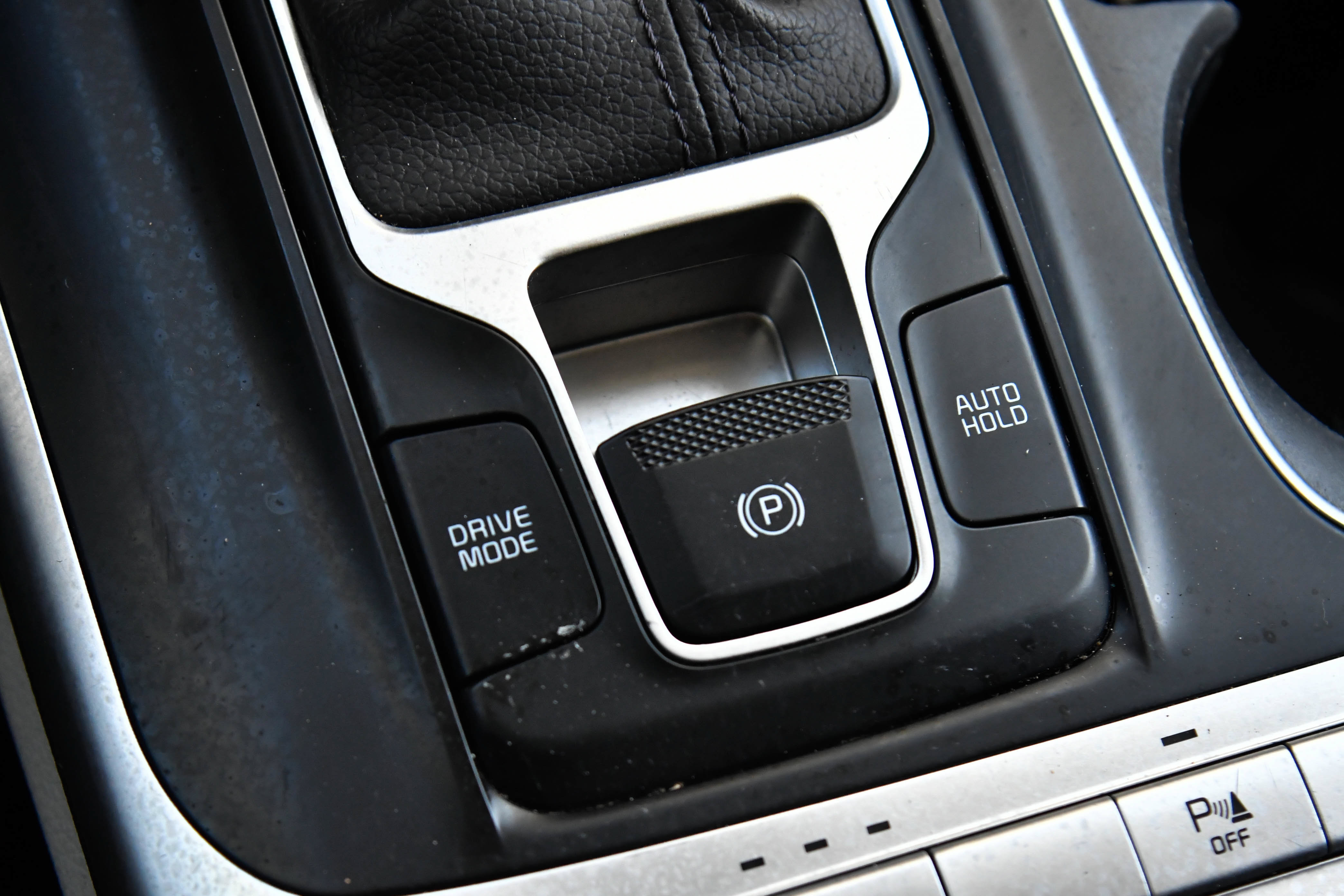 Used 2023 Kia Carnival LX FWD image 27