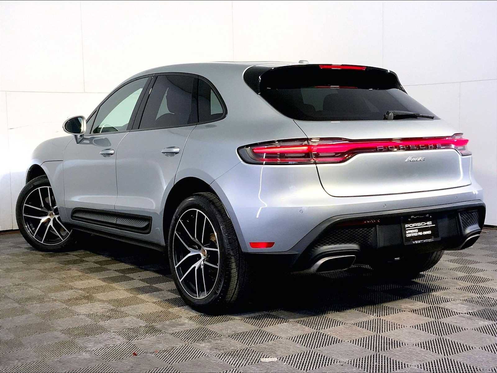 Used 2023 Porsche Macan image 3