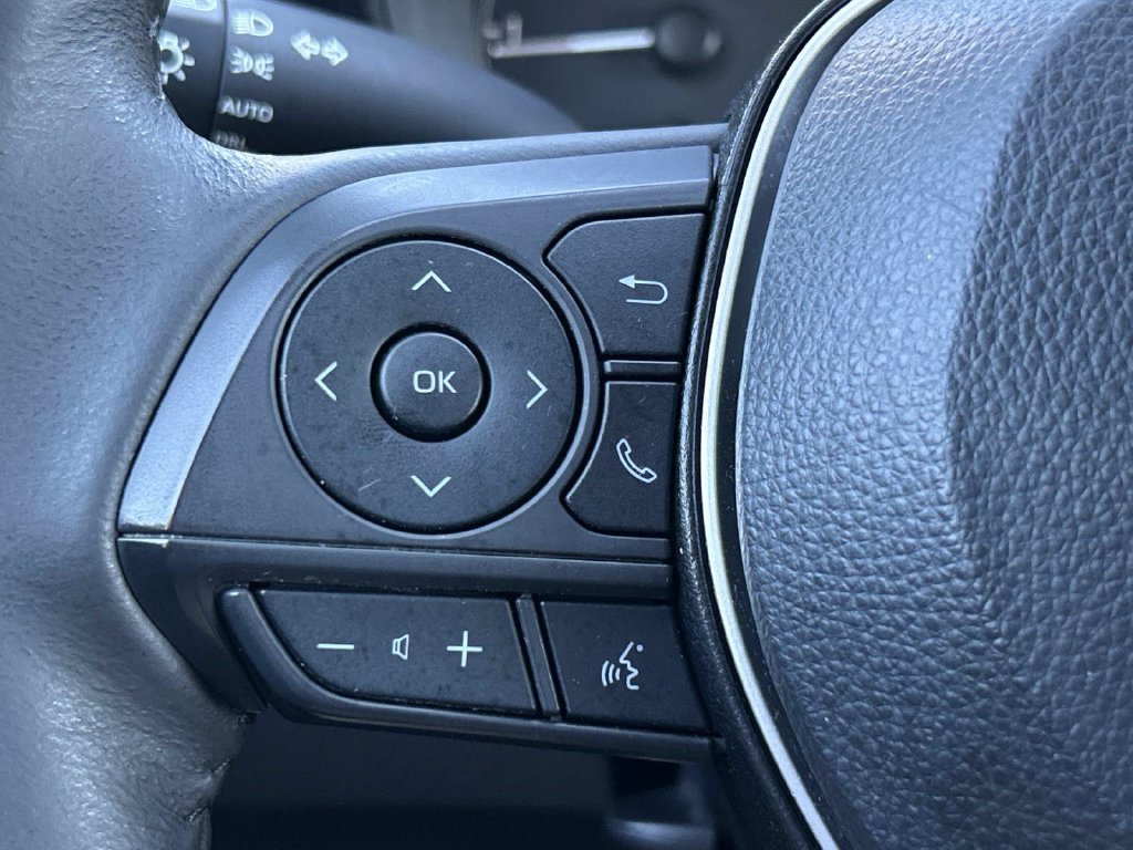Used 2024 Toyota Corolla Cross LE AWD/4WD image 28
