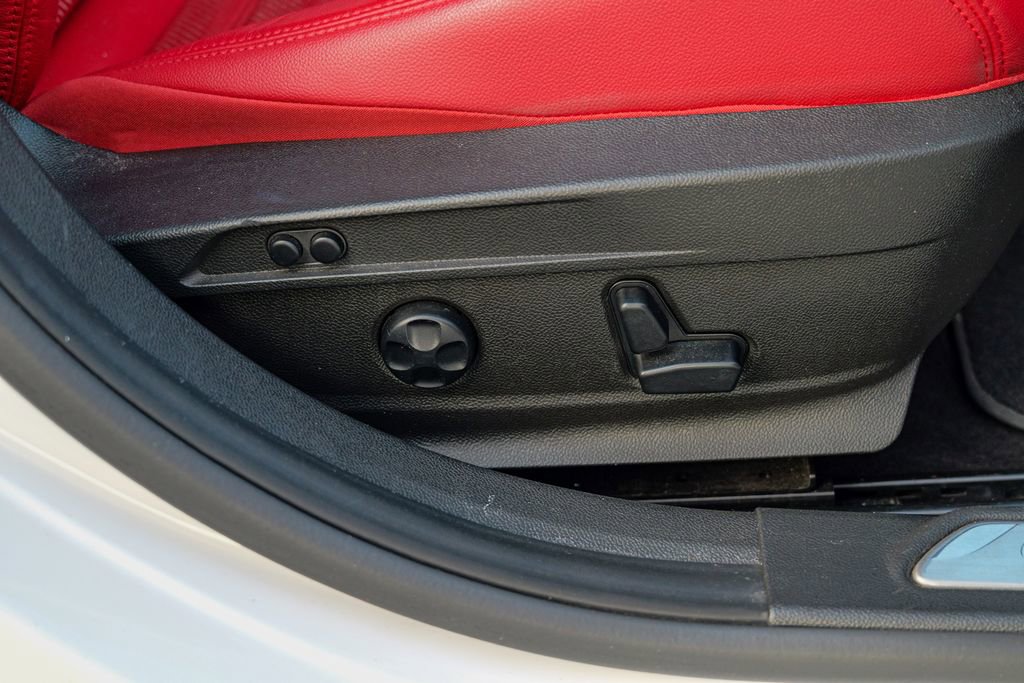 Used 2017 Alfa Romeo Giulia Ti w/ TI 19" Sport Package AWD/4WD image 39