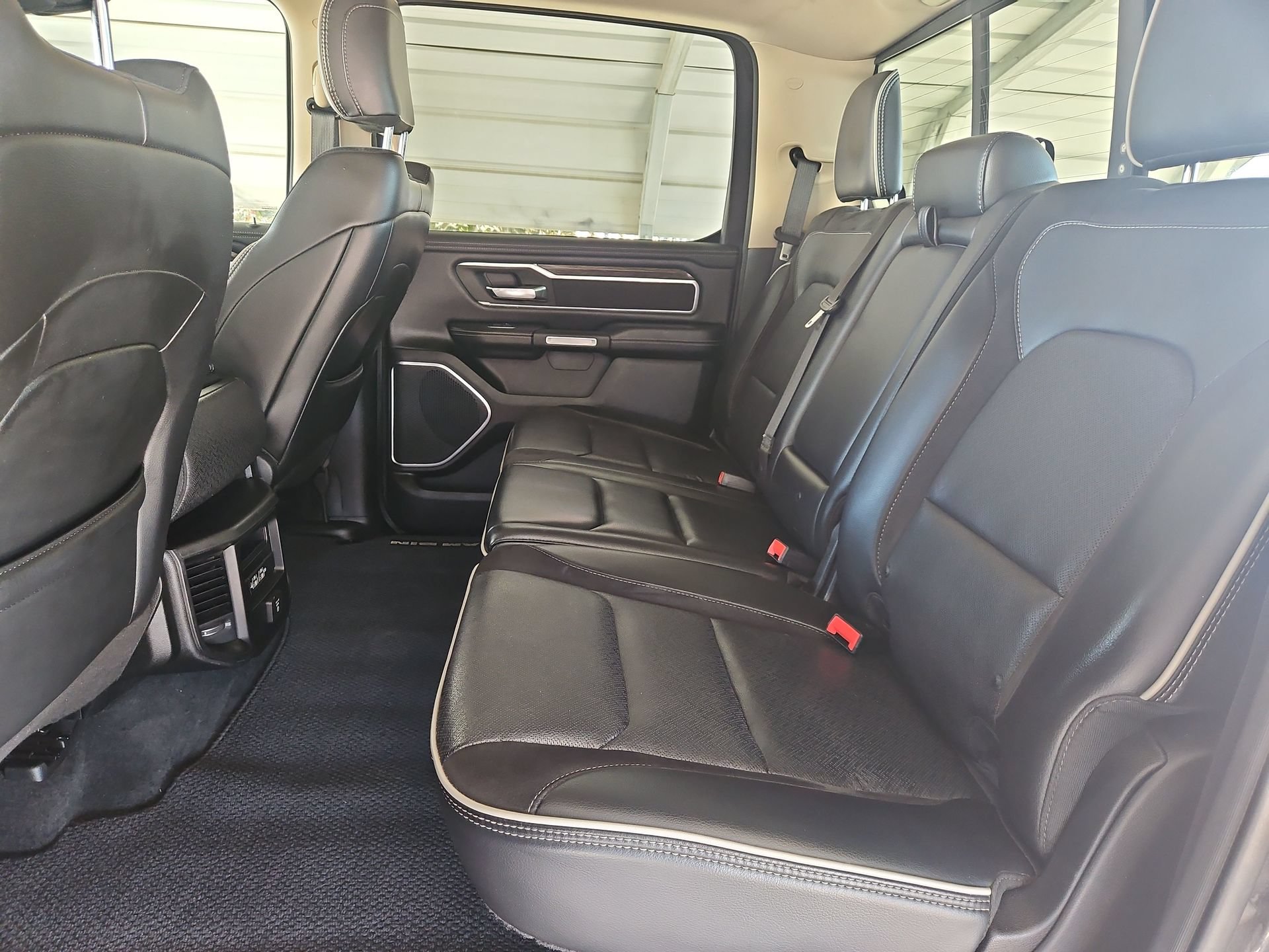 Used 2019 RAM 1500 Laramie w/ Off Road Group AWD/4WD image 18