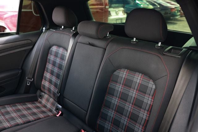 Used 2018 Volkswagen GTI SE FWD image 11