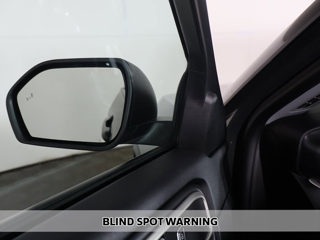 Used 2023 Ford Explorer XLT image 3