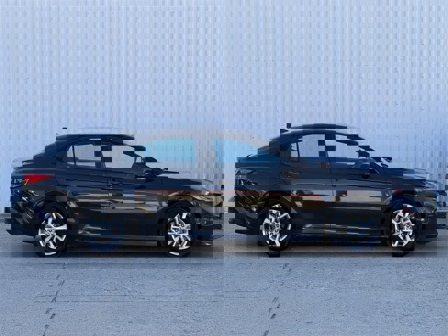 Used 2025 Toyota Camry LE image 3