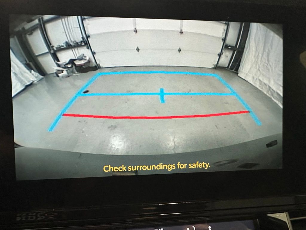 Used 2025 Toyota Sienna LE image 39