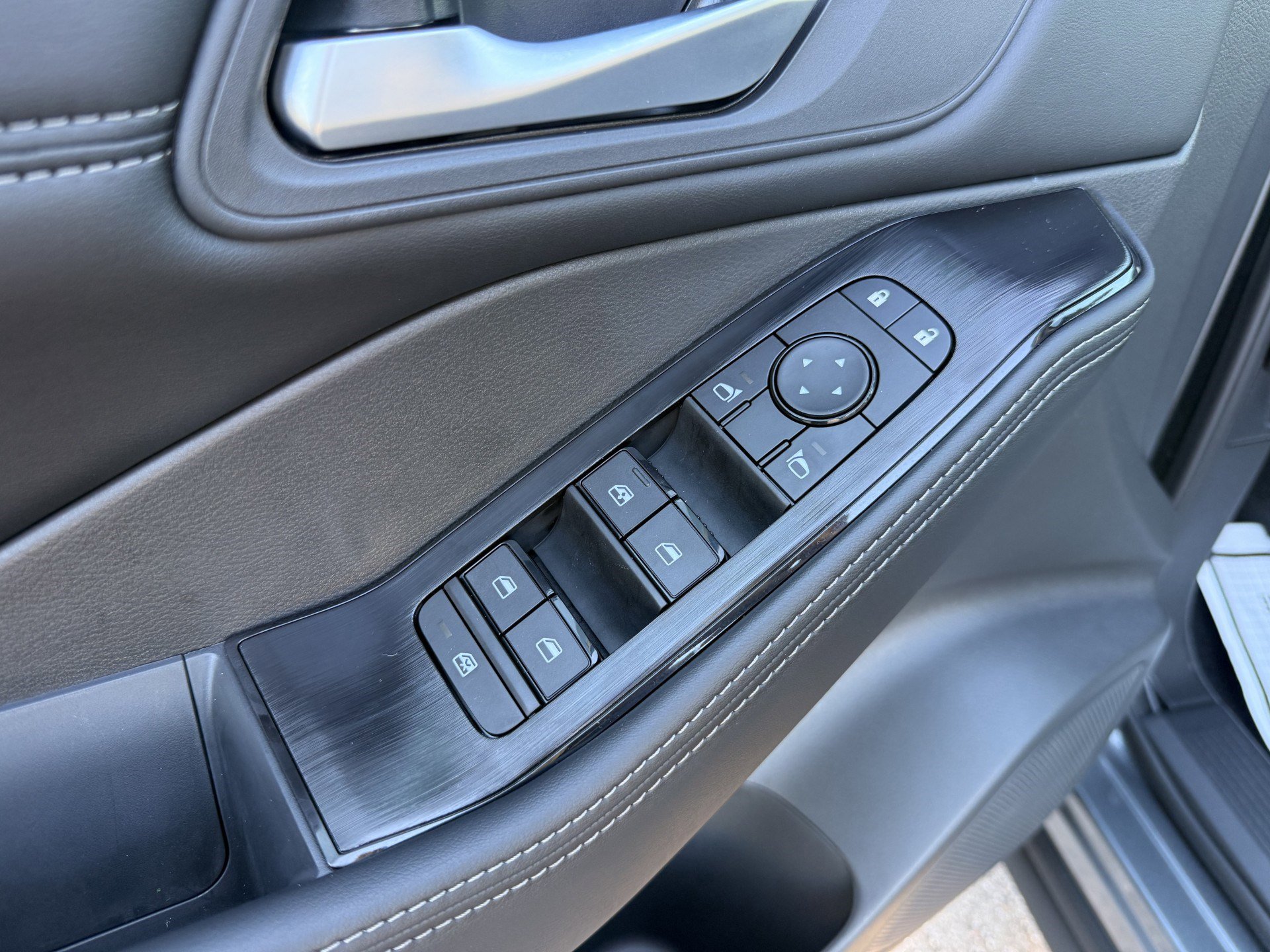 New 2026 Nissan Rogue SV w/ SV Premium Package image 12