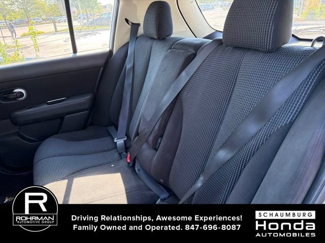 Used 2011 Nissan Versa Hatchback w/ Premium Pkg FWD image 8