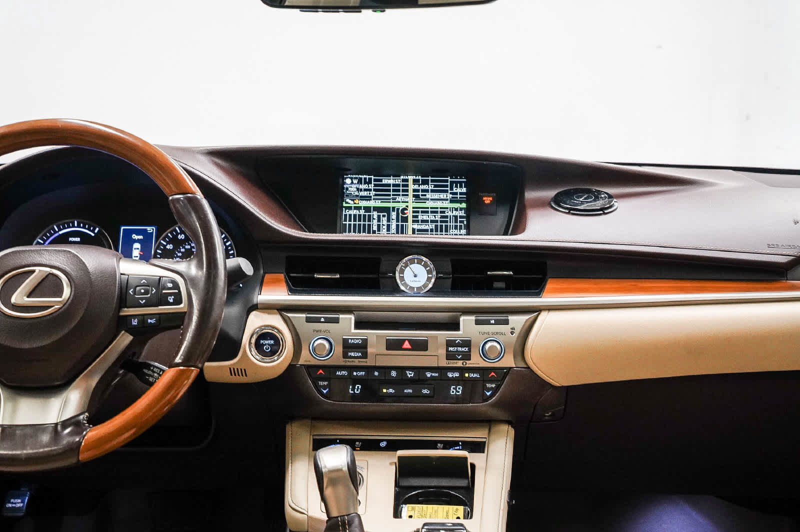 Used 2017 Lexus ES 300h w/ Navigation System Package FWD image 13