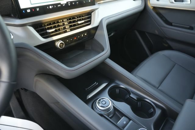 Used 2025 Ford Explorer Active w/ Active Comfort Package image 30