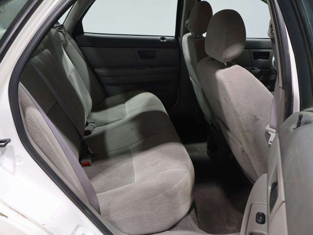 Used 2005 Ford Taurus SE image 20