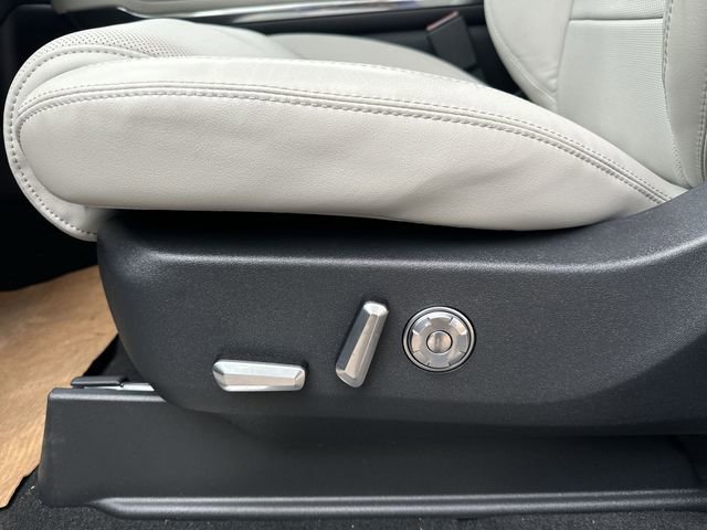 New 2025 Lincoln Navigator L Reserve AWD/4WD image 12