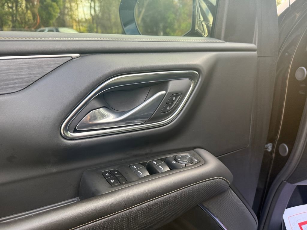 Used 2024 GMC Yukon XL SLT w/ SLT Luxury Package image 19