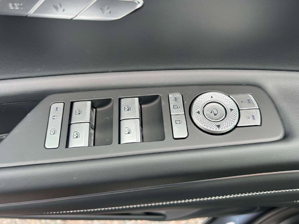 New 2027 Genesis GV80 2.5T Select AWD/4WD image 35