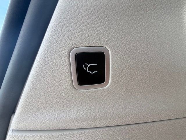 Used 2024 Chrysler Pacifica Touring-L image 41