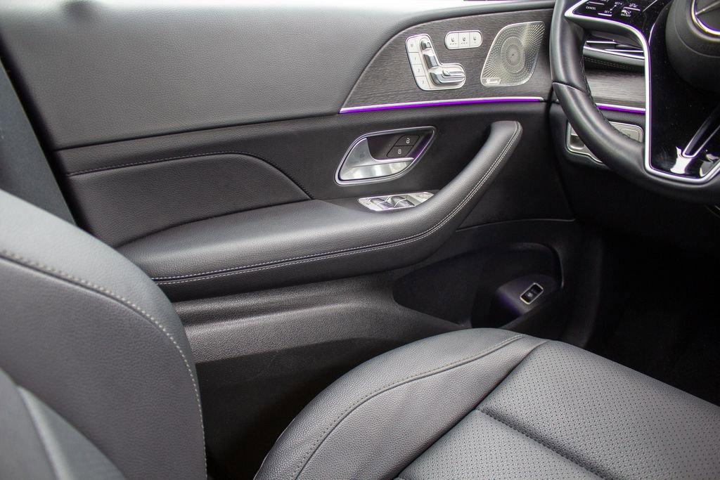 Used 2025 Mercedes-Benz GLS 450 4MATIC image 17