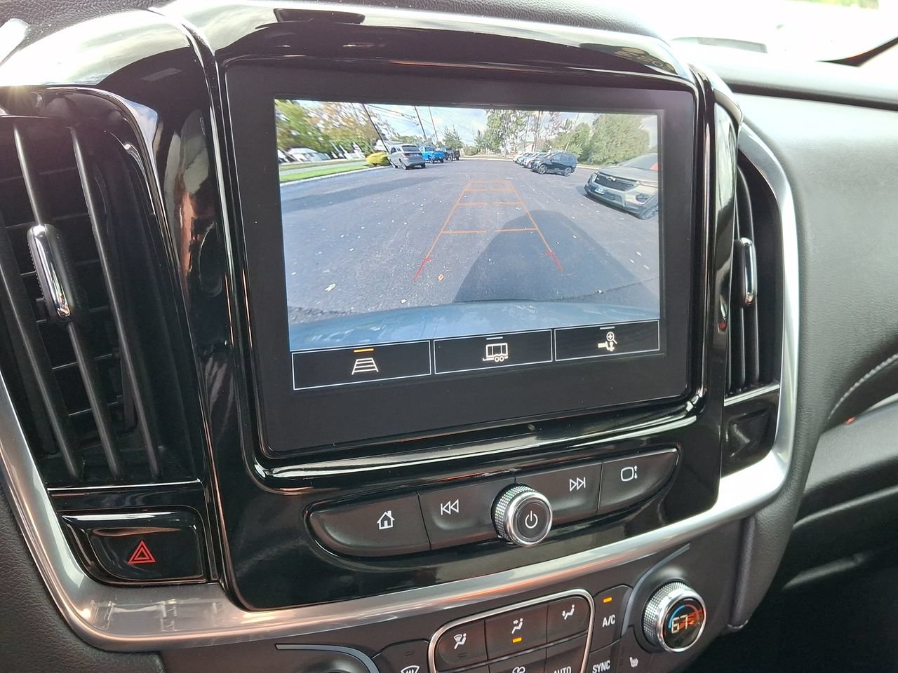 Certified 2023 Chevrolet Traverse LT FWD image 7