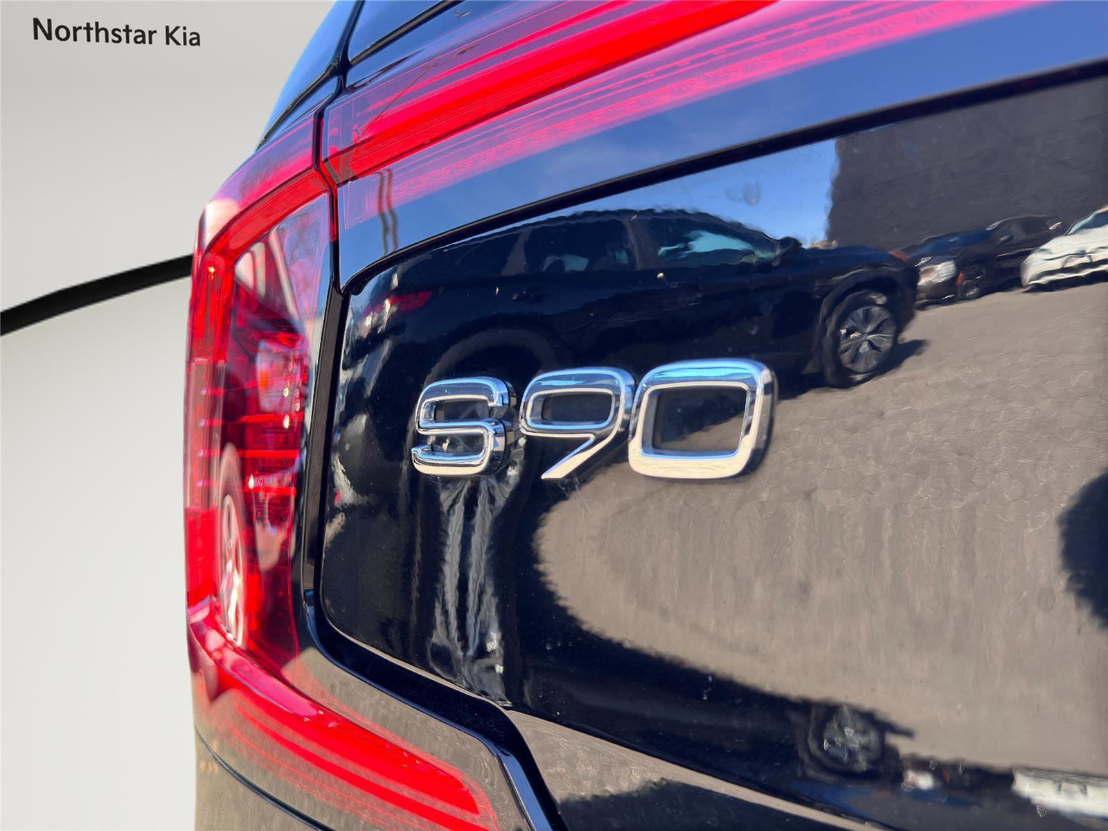 Used 2022 Volvo S90 B6 Inscription w/ Advanced Package image 28