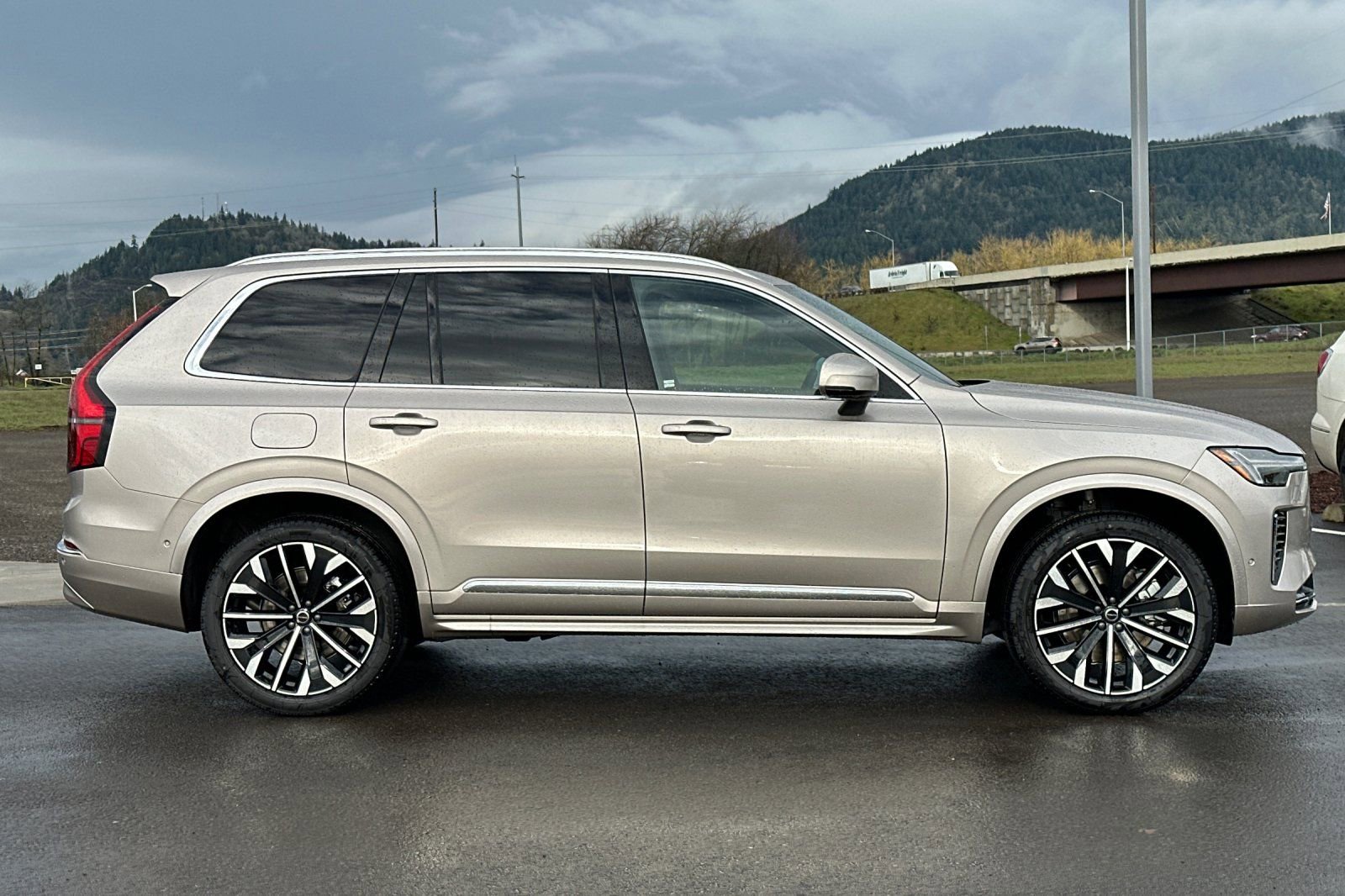 New 2026 Volvo XC90 T8 Plus w/ Protection Package Premier image 2