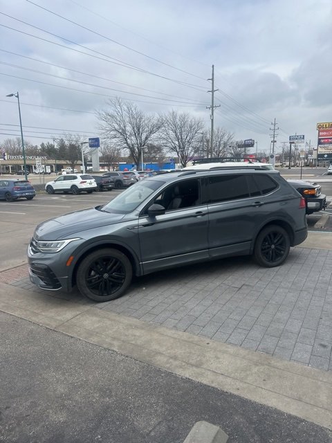 Used 2022 Volkswagen Tiguan SE R-Line image 13