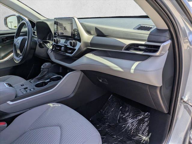 Certified 2024 Toyota Highlander LE FWD image 22