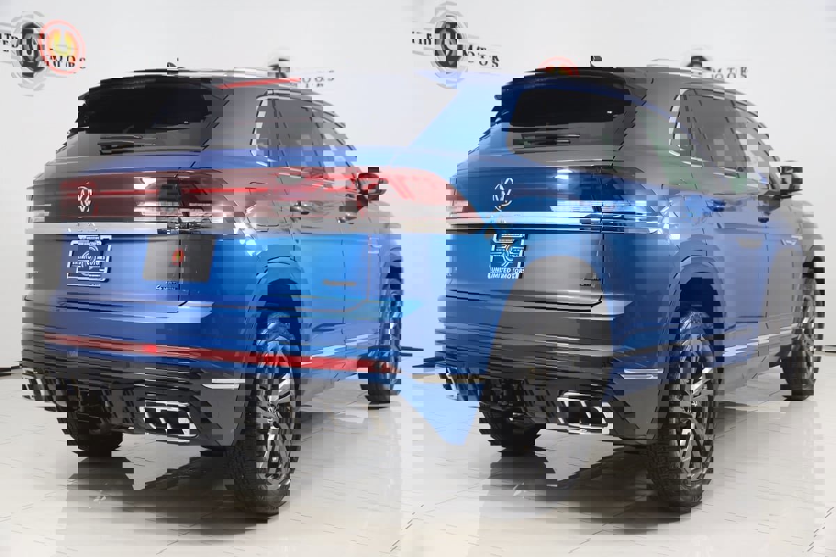 Used 2024 Volkswagen Atlas Cross Sport SEL R-Line image 3